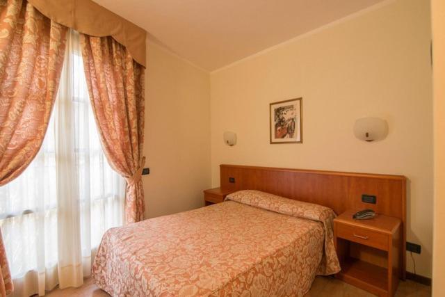 Albergo Giardino Sannazzaro de' Burgondi Экстерьер фото