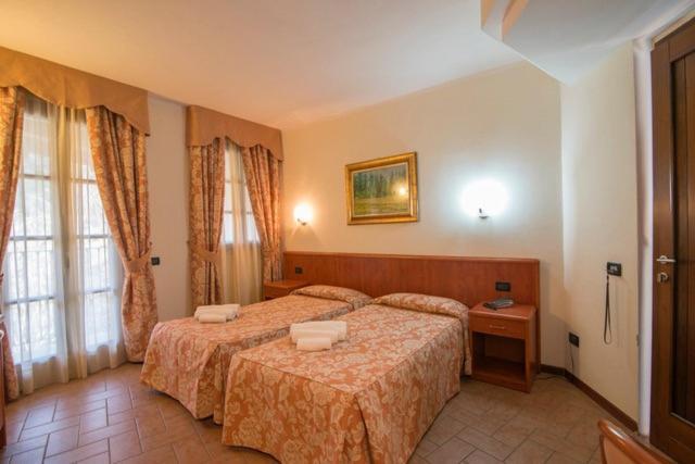 Albergo Giardino Sannazzaro de' Burgondi Экстерьер фото
