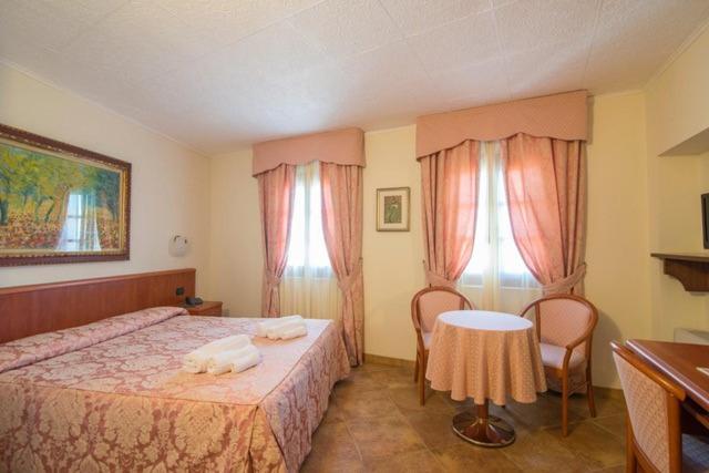 Albergo Giardino Sannazzaro de' Burgondi Экстерьер фото
