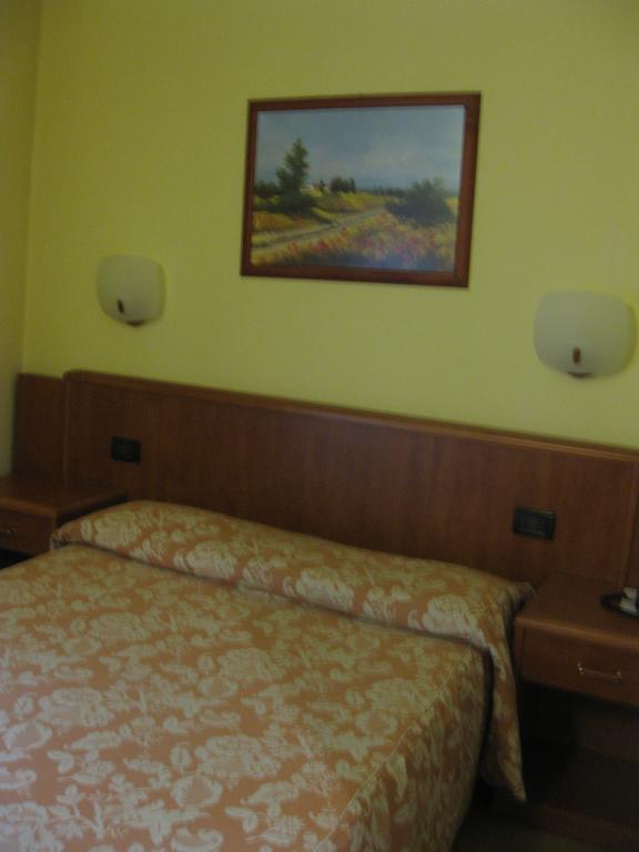 Albergo Giardino Sannazzaro de' Burgondi Номер фото