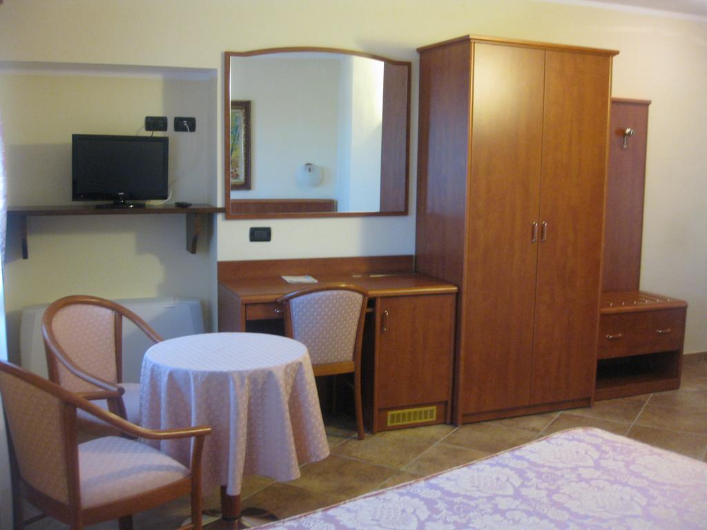 Albergo Giardino Sannazzaro de' Burgondi Номер фото